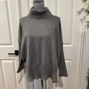 Cyrus‎ Women’s Gray Turtleneck Sweater Size LARGE